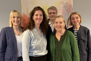 Das WiO Team (v.l.n.r.): Beraterin Friederike Gerdes, Beraterin Hannah Schober, Wohnraumakquise Thomas Kutschka, Beraterin Maria Mählmann, Verwaltungskraft Birgit Schmidt-Lehmkuhl. Foto: Kerstin Kempermann