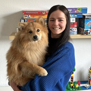 Vanessa Kühling mit Hund Carlo. Foto: Johannes Logemann