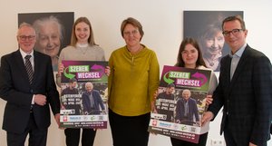 Werben für den Szenenwechsel (von links): Diakonie-Vorstand Thomas Feld, Marleen Schmutte,	Meta Janssen-Kucz, Vizepräsidentin des Niedersächsischen Landtags, Änne Schneppe und Dr. Gerhard Tepe, Direktor Landes-Caritasverband für Oldenburg. Foto: Dietmar Kattinger/Caritas